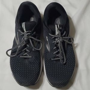 Brooks Revel 2 size 11.